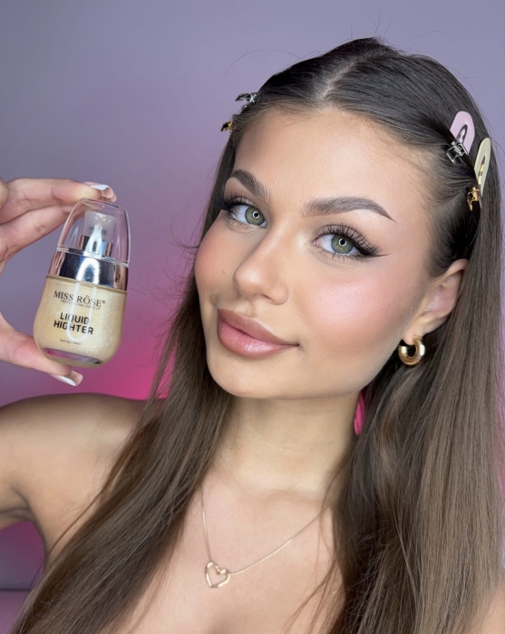 Rozświetlacz w płynie Miss Rose